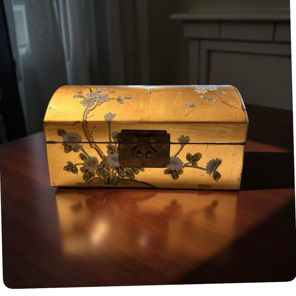 Jewelry box, Done Lacquered Birds & Flower Storage Chest Lined Red Satin